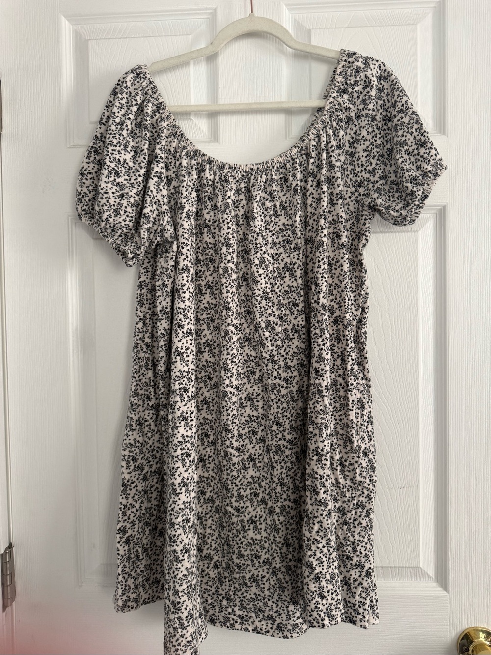 American Eagle Cream and Black Floral Short Sleeve Babydoll Dress